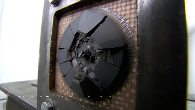 총알도 뚫지 못하는 이 물질의 정체는?