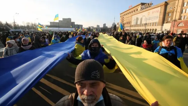 People carried blue and white stripes in Kharkiv last week to protest against Russian agression
