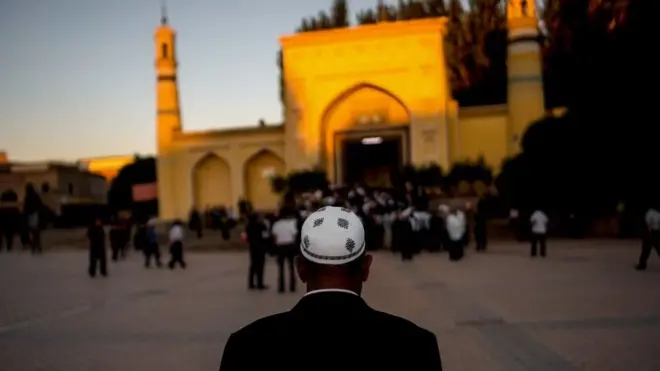 చైనాలో వీగర్ తెగకు చెందిన ఇమామ్‌లను ప్రభుత్వం అదుపులోకి తీసుకుంటోంది.