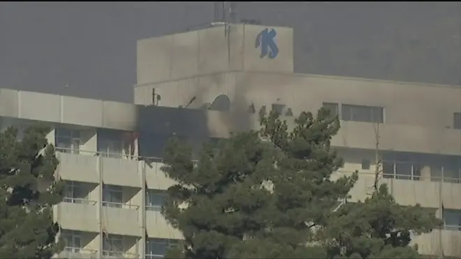 Напад на готель в Кабулі: люди тікають через вікна