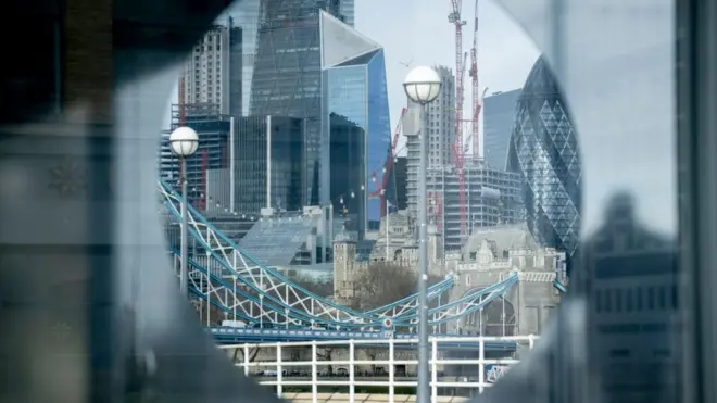 Услуги лондонских консультантов, аудиторов и пиарщиков напрямую будут недоступны