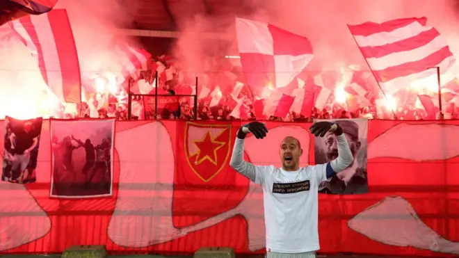 Crvena zvezda je proslavila novu titulu šampiona Srbije i plasman u Ligu šampiona, ali je pitanje šta će biti sa dugom