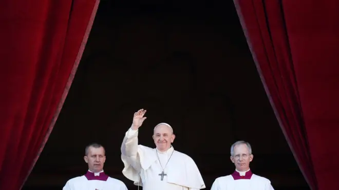 Francisco faz benção natalinacomo estudar apostas esportivassacada da Basílicacomo estudar apostas esportivasSão Pedro, no Vaticano