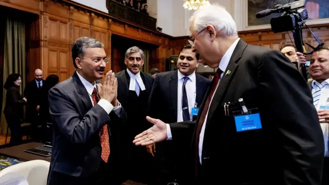 سماعت کے دوران دونوں ملکوں کے وکلا کا ایک دوسرے کے ساتھ رویہ سرد رہا