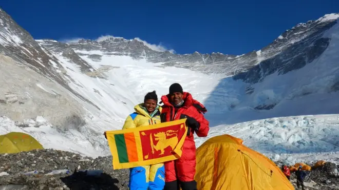 'අපි දැන් ඉන්නේ අවසාන අදියර වශයෙන් කඳු මුදුනට යන්නයි. ඒ සඳහා අවශ්‍ය කාලගුණය සැකසෙන තුරුයි අපි දැන් බලන් ඉන්නේ.