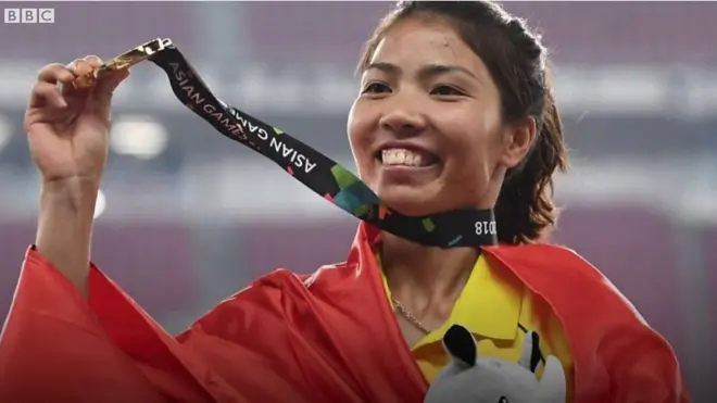 Bùi Thị Thu Thảo cùng tấm HCV ASIAD đầu tiên cho điền kinh Việt Nam