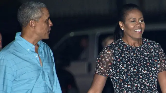 Barack Obama dan istrinya, Michelle Obama, saat kunjungan wisata ke Hawaii, pada Januari 2017 lalu.
