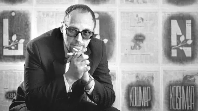 У него было много разных масок, и все они висели на гвоздике "Дмитрий Александрович Пригов"