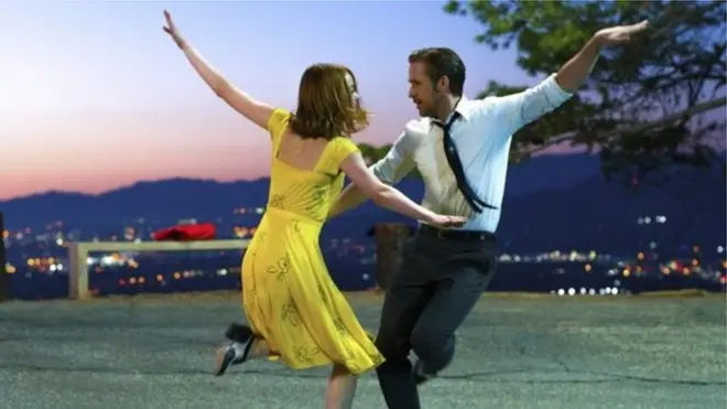 رشح الفيلم الاستعراضي، الذي حصل على عدد قياسي من جوائز غولدن غلوب بلغ سبعة جوائز، لأحدى عشرة جائزة بافتا من بينها جائزة أفضل فيلم