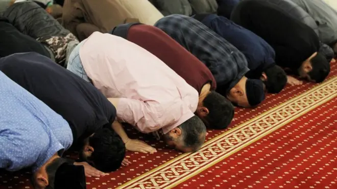 Yukireen, masjiida Ar-Rahma keessatti salaata 'Tarawih'