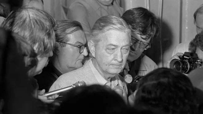 Graham Martin là đại sứ Hoa Kỳ cuối cùng tại VNCH bước lên trực thăng rời thành phố Sài Gòn