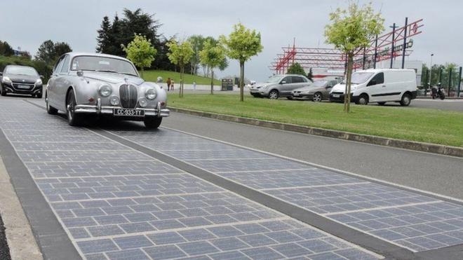 Tramo de una carretera fotovoltaica en Francia.