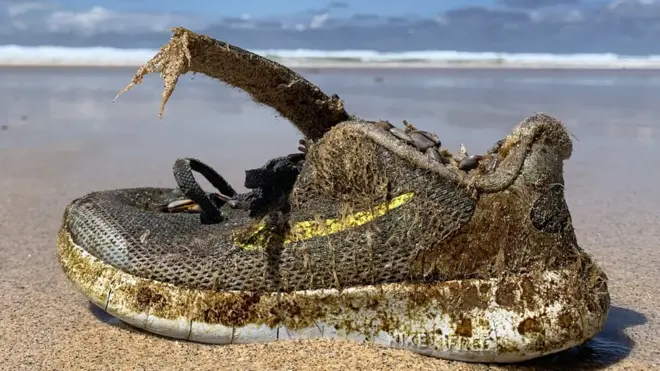 El plásticopix bet com brlos zapatos causa un impacto en los océanos.