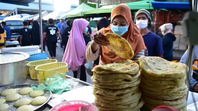د روژې له پیل سره داسې پوښتنې هم راپورته کېږي، چې دغه وبا پر روژه نیونکو کسانو څه ډول اغېز کوي