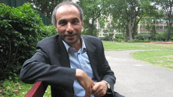 يعمل رمضان استاذا للدراسات الإسلامية المعاصرة في جامعة أُكسفورد