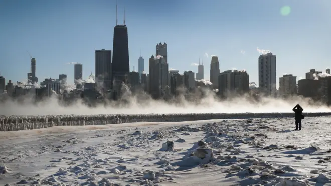 สภาพตึกสูงที่นครชิคาโก ในวันที่อุณหภูมิติดลบ 20 องศาฯ