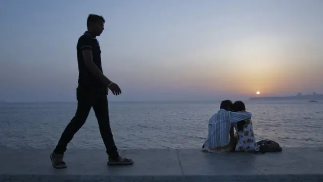 Dengan aturan hukum ini, perempuan tak bisa dihukum sebagai penghasut sementara pria dianggap sebagai penggoda.