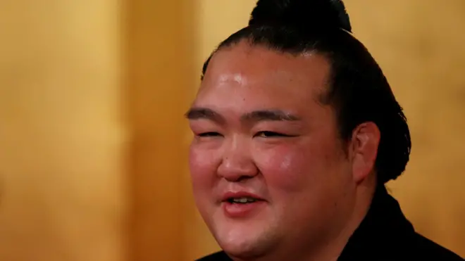 Kisenosato berbicara kepada media setelah dinobatkan sebagai juara dalam upacara di Tokyo pada Rabu (25/01).