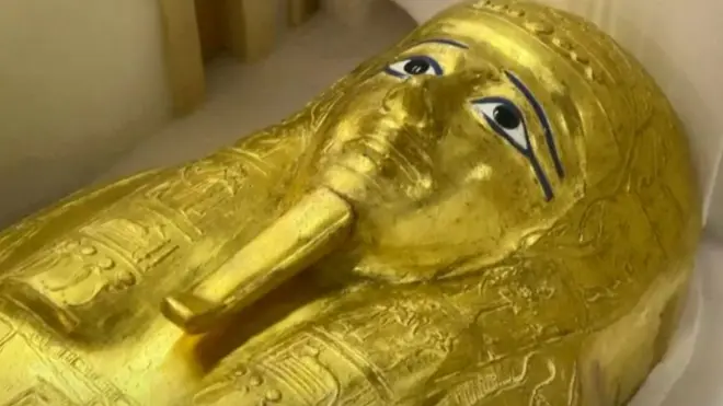 በወርቅ የተለበጠው ጥንታዊ የአስክሬን ሳጥን