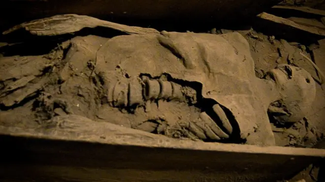 Голова крестоносца была отделена от тела и украдена