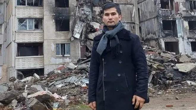 Шаҳар оқ-кулранг, қора шаҳарга айланган. Одамларнинг кўзида фақат ғамни кўрасиз, - дейди у