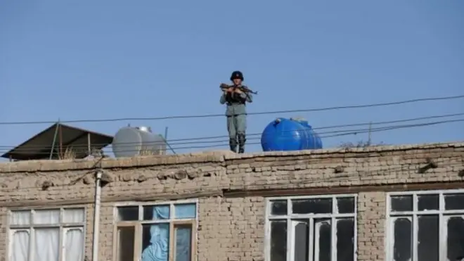 Полиция и силовики патрулируют улицы Кабула