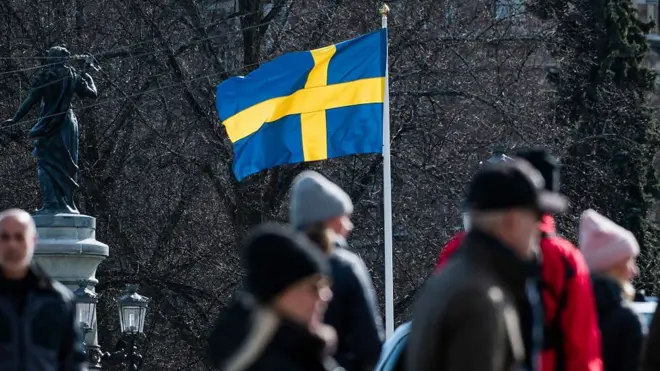 Как Швеция живет без карантина?