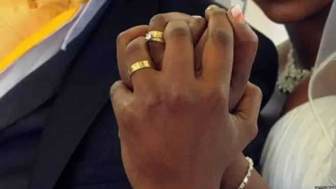 Umupfasoni Ngoma abandanya avuga ko, n'aho uwo musore yamukoye, batarigera babana na rimwe.