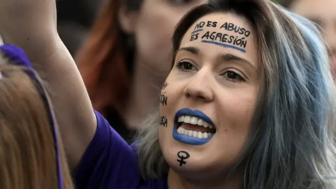 Mujer manifestante feminista