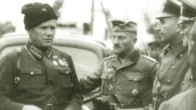 "Польська" зустріч радянських і німецьких офіцерів у вересні 1939-го, обговорення спільного кордону. Центральний державний кінофотофоноархів України ім. Г. С. Пшеничного