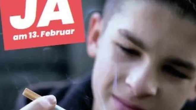 Yes-campaign posters say more children smoke because of tobacco advertising