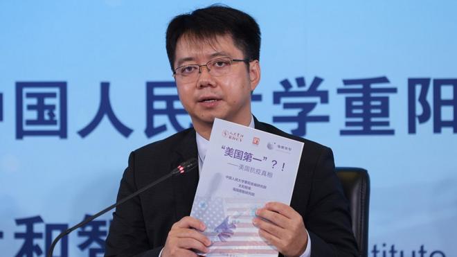 王文是中國國務院參事室金融研究中心研究員，曾在官方報紙《人民日報》工作。