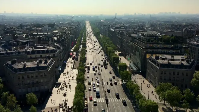 Может ли нападение на полицейского в Париже изменить исход выборов президента во Франции