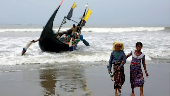 बांगलादेशात पोहचलेलं रोहिंग्या कुटुंब