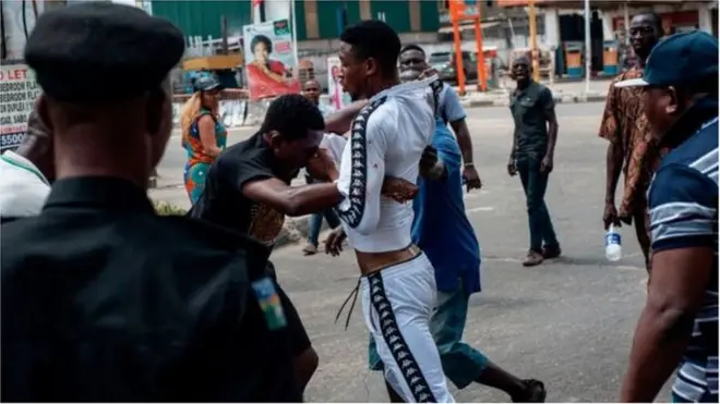 Area boys wey dey always harass pipo for bus-stops and flyovers for Lagos
