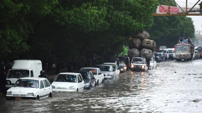 کراچی میں بارشیں، فائل فوٹو