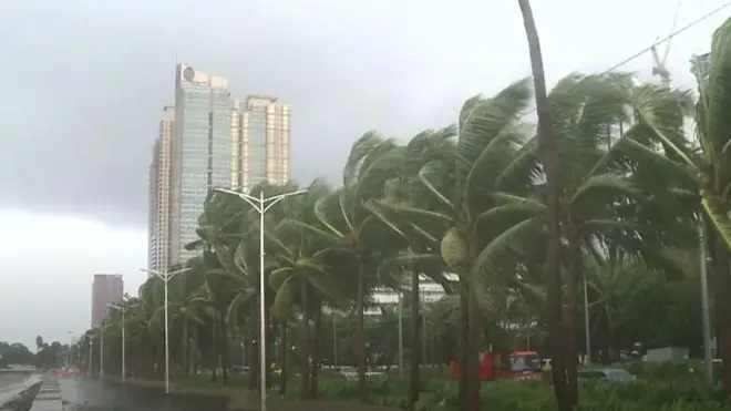 ضرب إعصار مانكوت، وهو أقوى إعصار في العالم هذا العام، الساحل الشمالي للفلبين، مصحوبا برياح عاتية وأمطار غزيرة وخلف 3 قتلى حتى الآن.