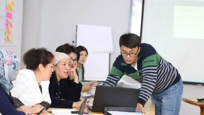 "Онлайн окутуу - кризстен чыгаруучу кошумча курал болду"