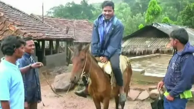 టీచర్, గుర్రం