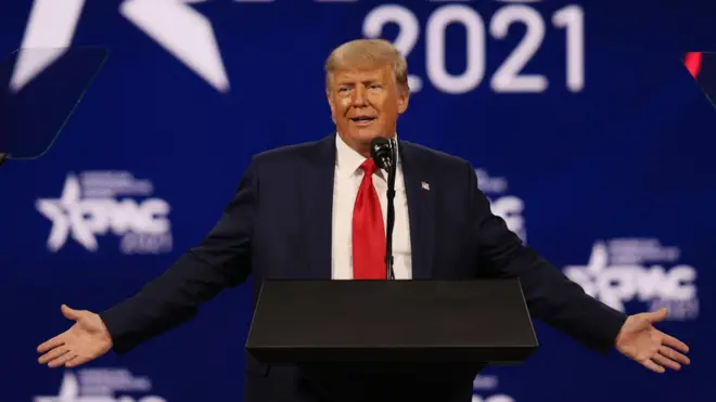 Según el índice de multimillonarios de Bloomberg, Trump redujo su fortuna a 2.300 millones de dólares.