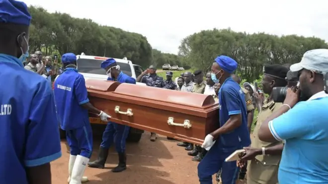 Imirambo y'Abanya-Uganda babiri bishwe n'u Rwanda ishyikirizwa abahagarariye ubutegetsi bwa Uganda ku munsi w'ejo