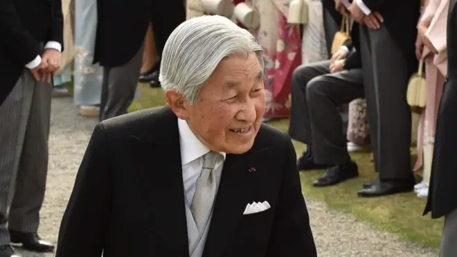 وہ 1989 میں اپنے والد ہیرو ہیتو کی کی وفات کے بعد سے تحت نشین ہیں