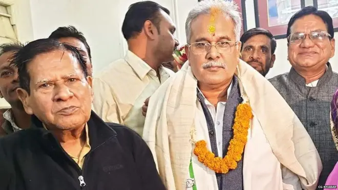 मुख्यमंत्री भूपेश बघेल और उनके पिता नंद कुमार बघेल