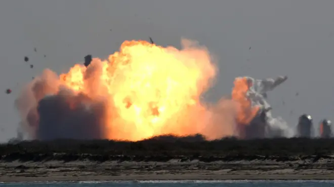 SpaceX星舰原型船在得州博卡奇卡海滩着陆场坠毁（2/2/2021）