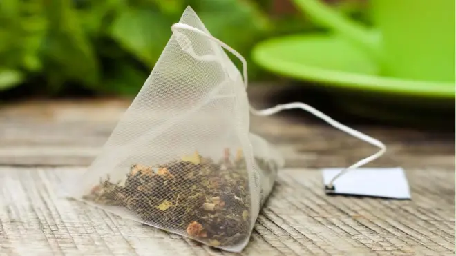 科研人员认为，没有必要用塑料制造袋茶（茶包），这不仅让你吃了塑料，还增加了环境负担。