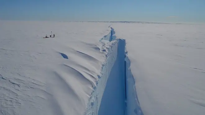En la plataforma de hielo Brunt hay más de una fisura.