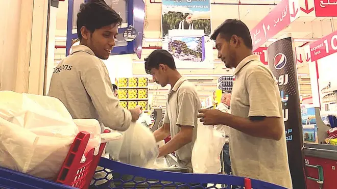 لبنان يطلق حملة للحد من استخدام البلاستيك