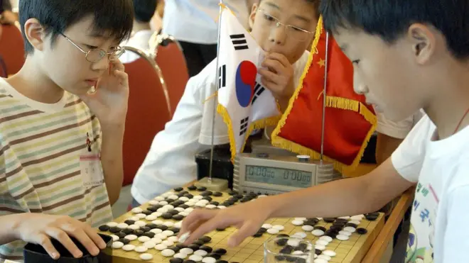 다수 누리꾼은 이력서를 보고 부모가 어린아이에게 너무 많은 것을 기대하고 있는 것이 아니냐며 우려했다