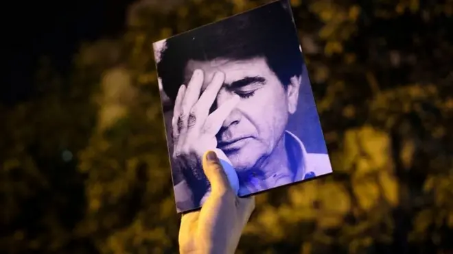 وفاة "المايسترو" الذي منعت أغانيه في إيران