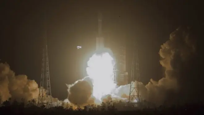 中國首艘貨運飛船天舟一號在海南文昌航天發射場發射升空